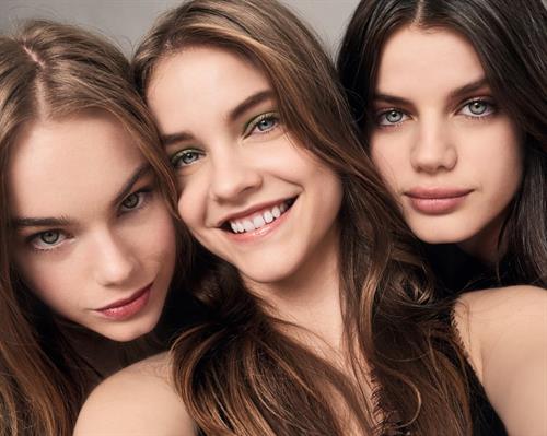 Barbara Palvin taking a selfie