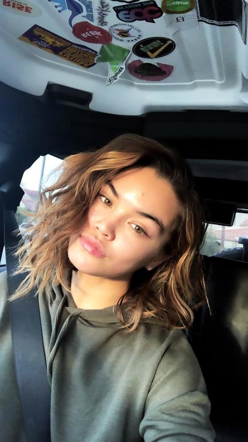 Paris Maryjo Berelc taking a selfie