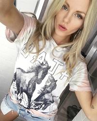 Shea Marie taking a selfie