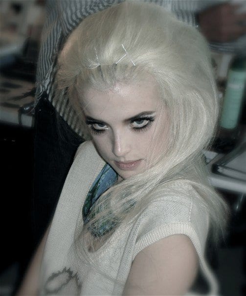 Agyness Deyn taking a selfie