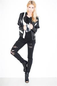Allison Holton Pictures Allison Holton