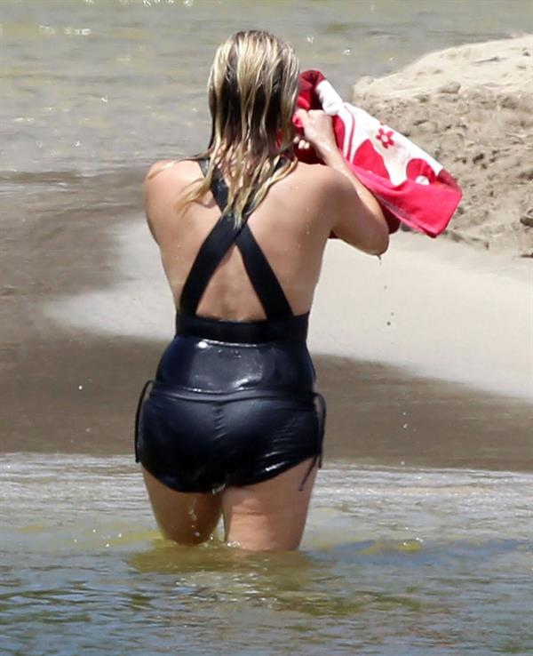 Reese Witherspoon in a bikini - ass