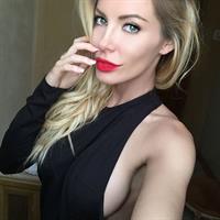 Crystal Harris taking a selfie