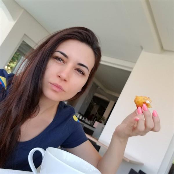 Alinity Divine taking a selfie