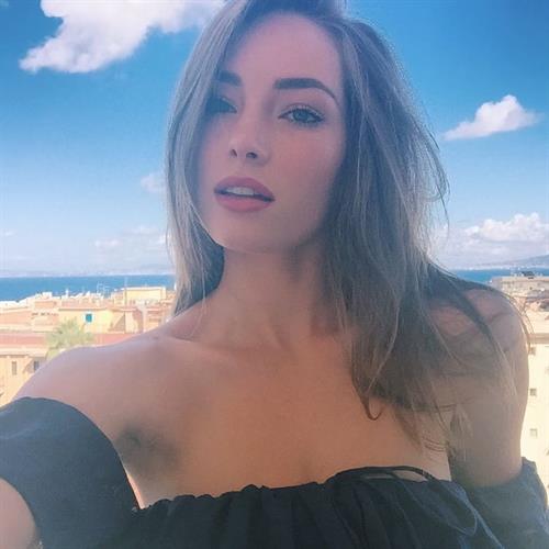 Chandler Bailey taking a selfie