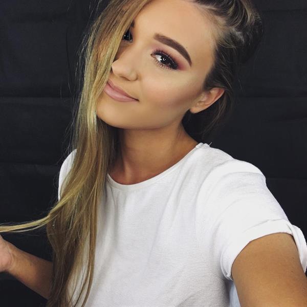 Shani Grimmond taking a selfie