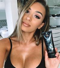 Shani Grimmond taking a selfie