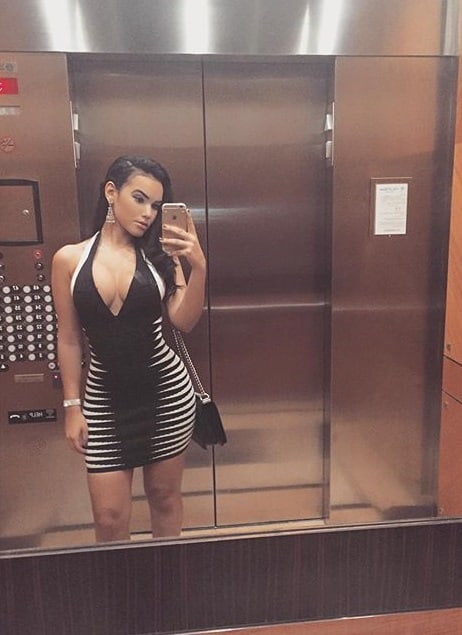 Damaris Lopez taking a selfie