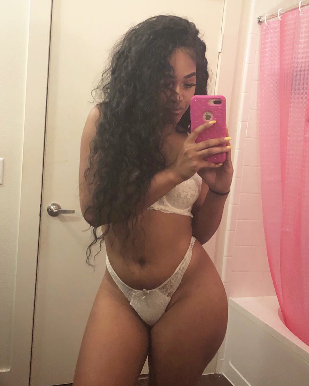 Tiara Yvonne in lingerie taking a selfie