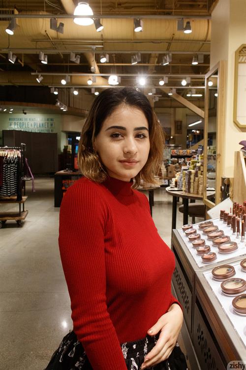 Hot Horny Mia Valentine