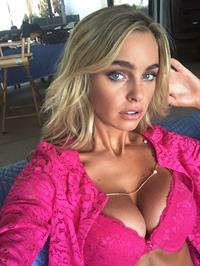 Elizabeth Turner taking a selfie