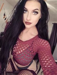 Cubbi Thompson taking a selfie