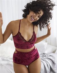 Fo Porter in lingerie