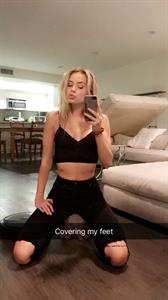 Amber Davis taking a selfie