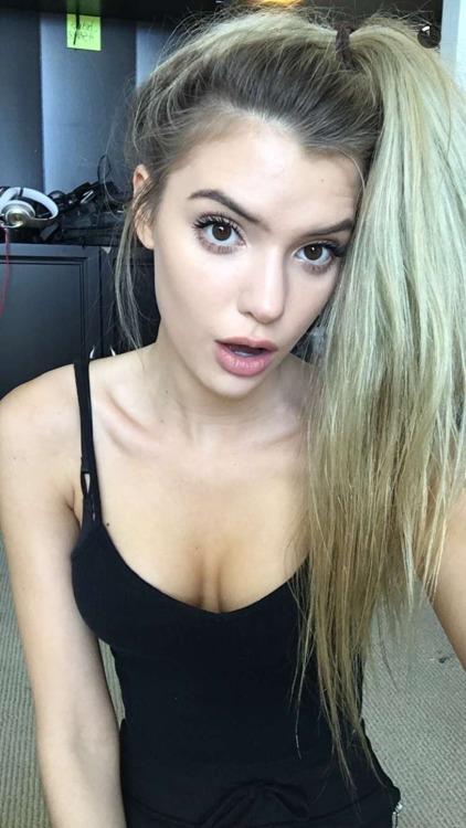 Alissa Violet taking a selfie