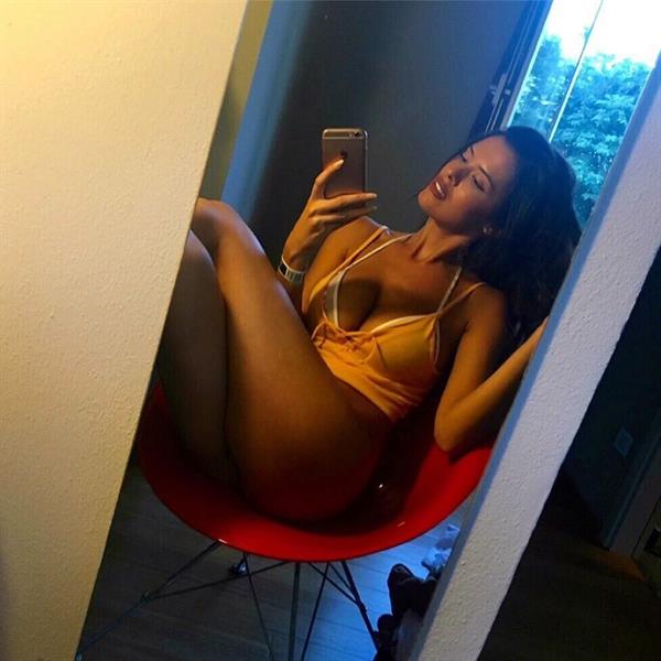 Eva Padlock taking a selfie