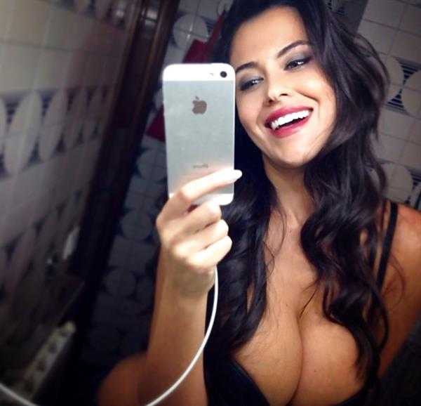 Eva Padlock taking a selfie