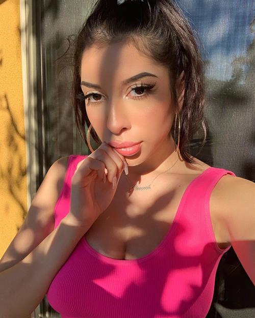 Bianca Sotelo taking a selfie