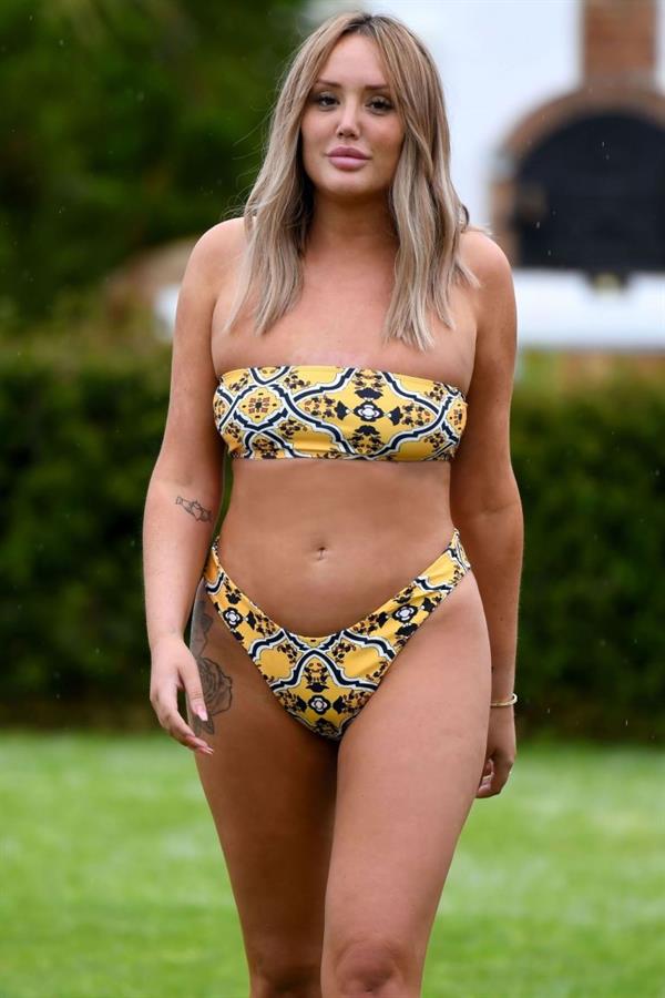 Charlotte Crosby in a sexy bikini seen by paparazzi.




























