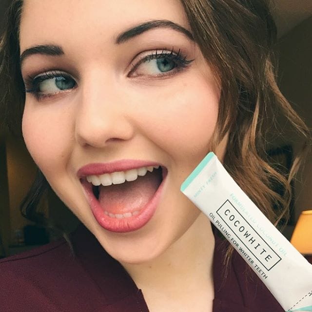 Sammi Hanratty taking a selfie