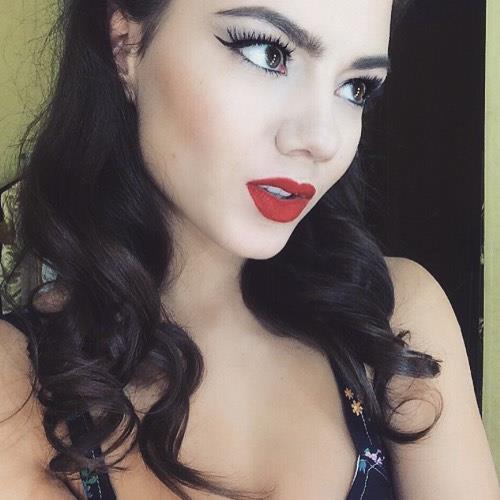 Polina Glen taking a selfie