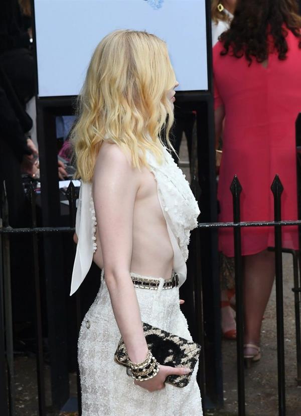 Ellie Bamber braless boobs while wearing basically a scarf as a top showing side boob cleavage.








