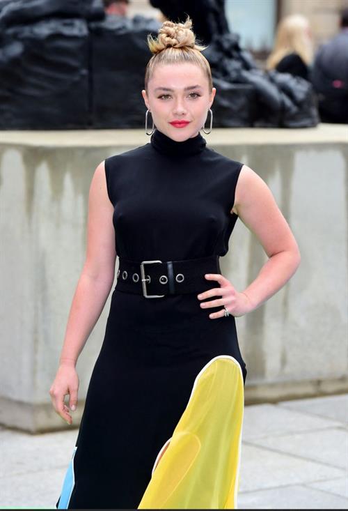 Florence Pugh braless tits pokies in a black dress.
















