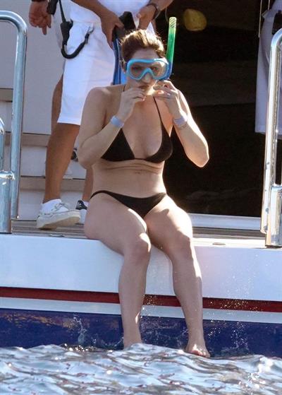 Katharine McPhee sexy bikini nip slip seen by paparazzi.



