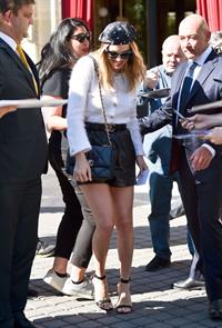 Margot Robbie sexy legs in a mini skirt seen by paparazzi in Paris.






