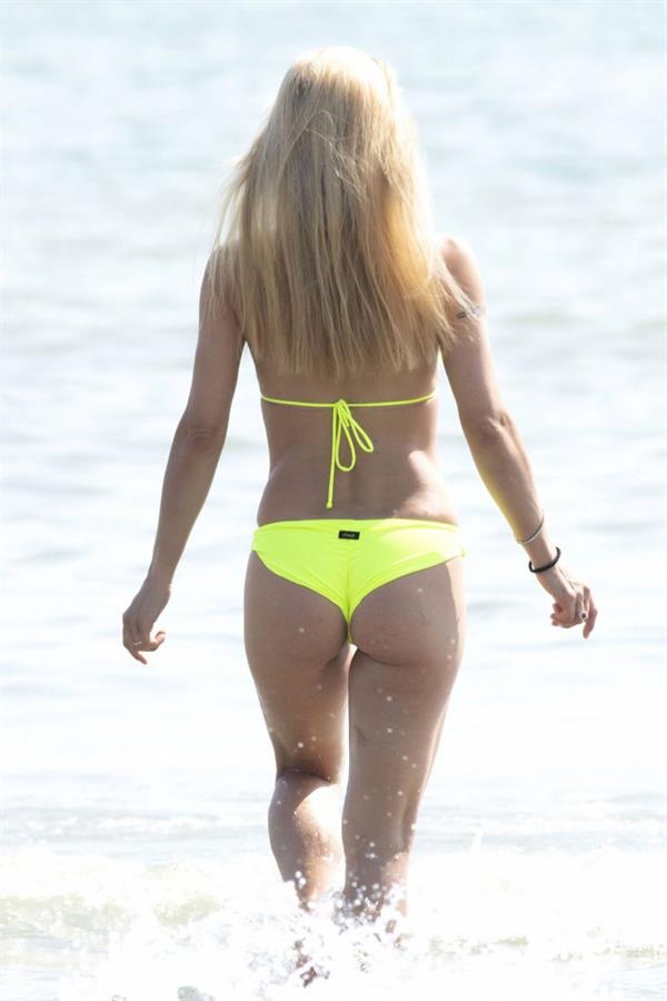 Michelle Hunziker areola peek sexy perfect body in a bikini at the beach seen by paparazzi.
















