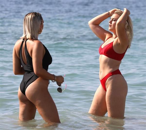 Tallia Storm sexy in a red bikini seen by paparazzi at the beach.











