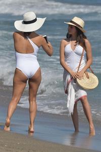 Eva Longoria sexy ass in a swimsuit at the beach seen by paparazzi.
















