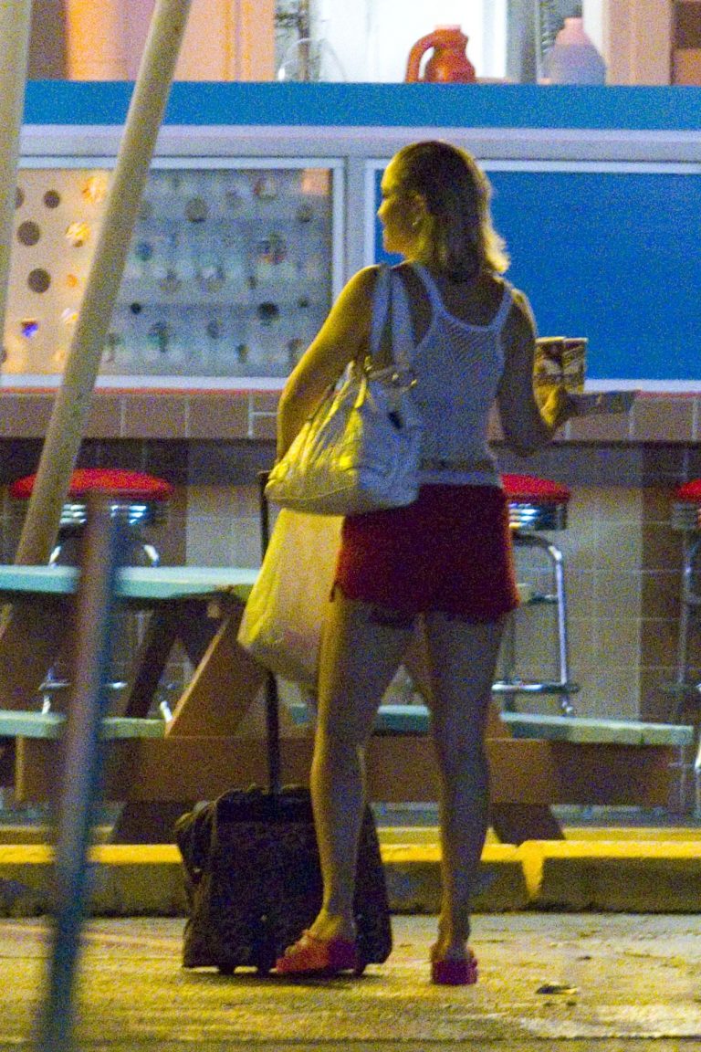 Kate Hudson Pictures Kate Hudson looking sexy in a bikini top seen by paparazzi.
