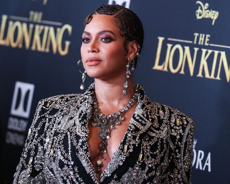 Beyoncé Knowles Pictures Beyonce braless boobs and areola peek showing off nice cleavage on the red carpet for the premiere of  The Lion King .