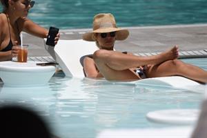 Natalie Roser in a sexy ass bikini by the pool seen by paparazzi.












