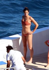 Sara Sampaio sexy ass and cleavage in a thong bikini seen by paparazzi.

