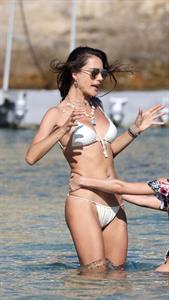 Alessandra Ambrosio ass and cleavage in a sexy thong bikini at the beach seen by paparazzi.





