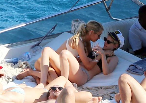 Kristen Stewart and Stella Maxwell sexy lesbians making out on a boat in bikinis seen by paparazzi.










