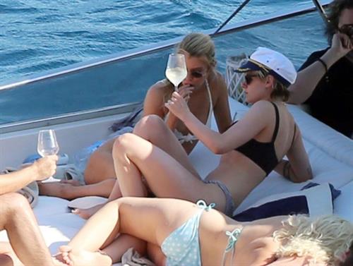Kristen Stewart and Stella Maxwell sexy lesbians making out on a boat in bikinis seen by paparazzi.










