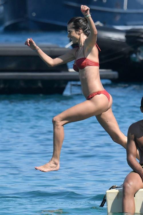 Alessandra Ambrosio perfect model body in a sexy little thong bikini seen at the beach by paparazzi showing nice cleavage and ass.





















