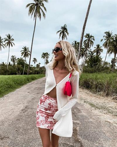 Elsa Hosk braless tits pokies in an open top.















































