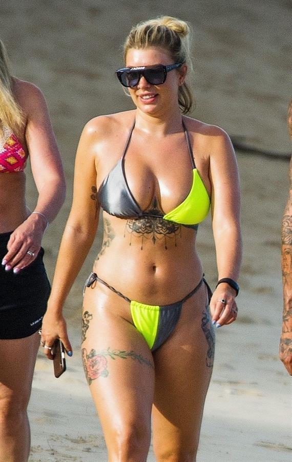 Olivia Buckland sexy in a bikini at the beach seen by paparazzi showing nice cleavage.



