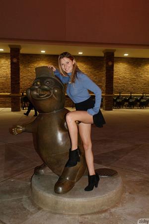 Katie Darling Pictures Katie Darling Titty Flashing