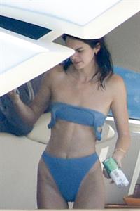 Kendall Jenner in a sexy bikini swimsuit on a yacht with Kourtney Kardashian seen by paparazzi.








































