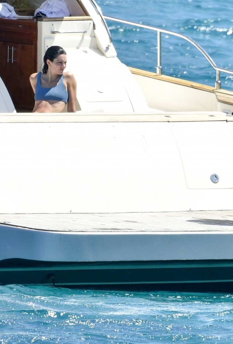 Kendall Jenner Bikini Pictures Kendall Jenner in a sexy bikini swimsuit on a yacht with Kourtney Kardashian seen by paparazzi.