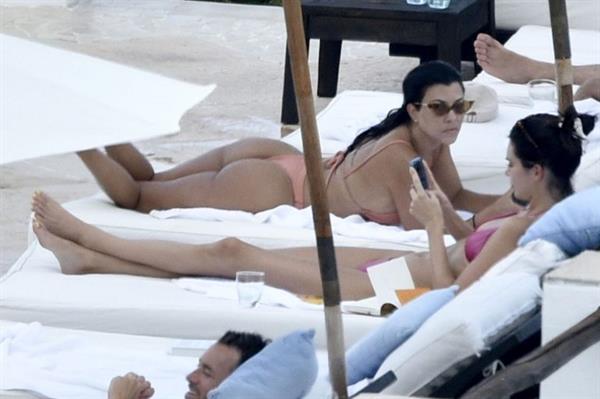 Kendall Jenner with Kourtney Kardashian sexy asses in thong bikinis seen by paparazzi.

