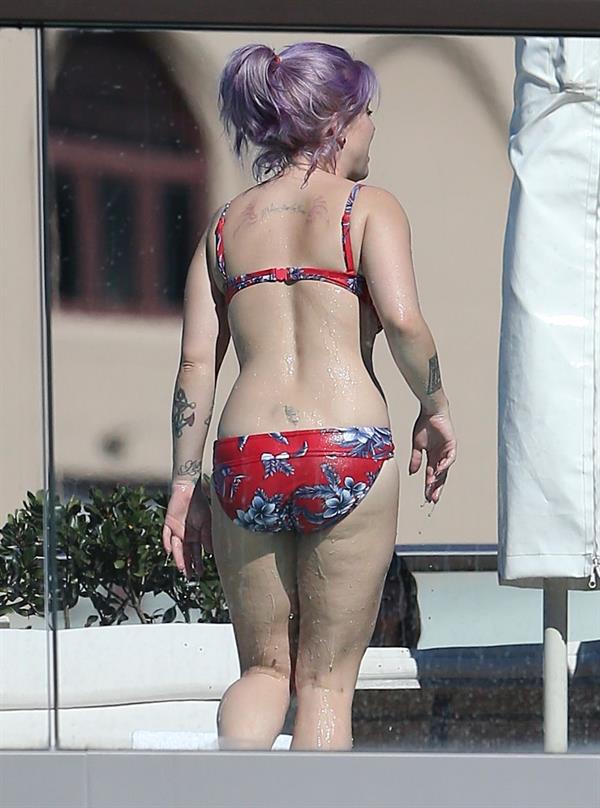 Kelly Osbourne in a bikini - ass