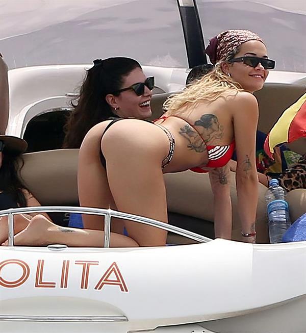 Rita Ora sexy ass in a thong bikini seen by paparazzi.
