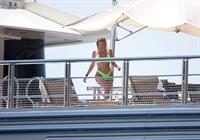 Stassie Karanikolaou sexy ass in a green thong bikini showing nice cleavage with her big boobs seen by paparazzi.








