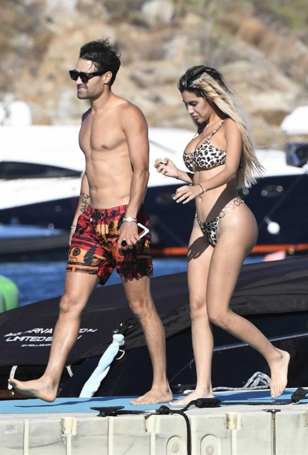 Alexa Dellanos sexy ass in a thong bikini also showing nice cleavage out on the water with her boyfriend Alec Monopoly seen by paparazzi.















